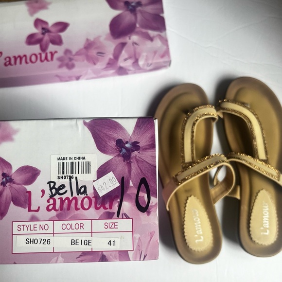 NEW IN BOX - Sandals with rhinestones - Fits like a 8.5/9 - Picture 3 of 4